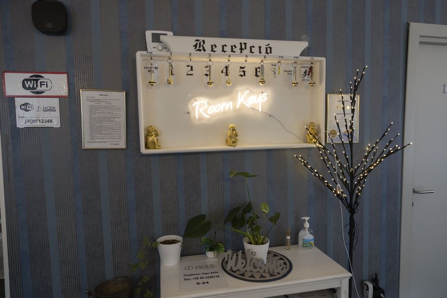 Szobakulcsok a recepción